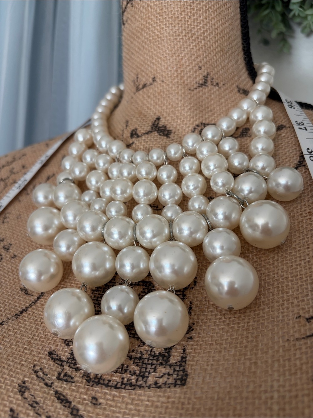 FABULOUS Cream Pearl Statement Necklace - Women Jewelry - Picture 2 of 8
